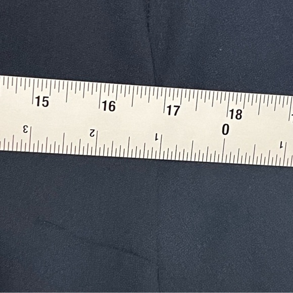 Ann Taylor, Modest, Light Weight, Quarter Sleeve Blouse, Size Medium - Picture 9 of 10